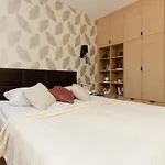 Deluxe Wronia 45 With Ac, Parking & Balcony By Renters Prestige Varšava
