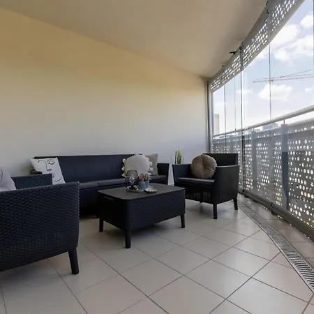 Deluxe Wronia 45 With Ac, Parking & Balcony By Renters Prestige