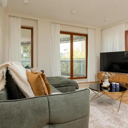 Deluxe Wronia 45 With Ac, Parking & Balcony By Renters Prestige Apartment *