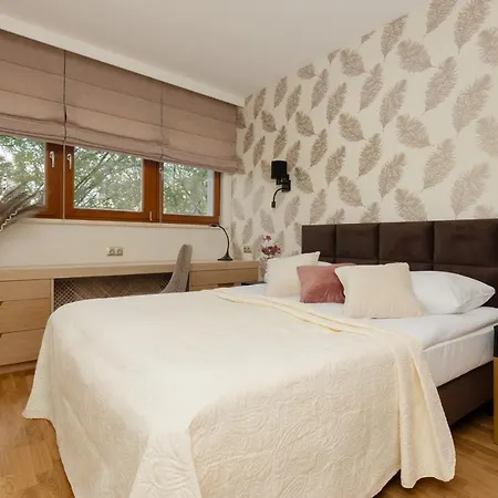 アパート Deluxe Wronia 45 With Ac, Parking & Balcony By Renters Prestige *