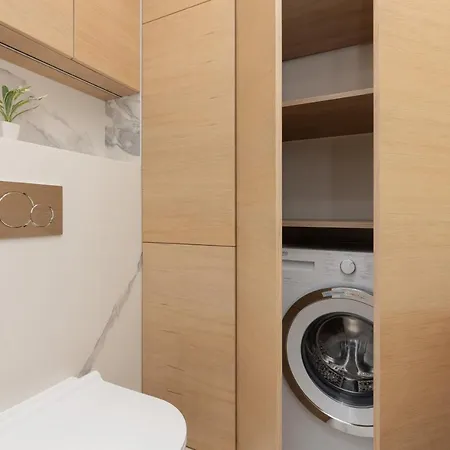 アパート Deluxe Wronia 45 With Ac, Parking & Balcony By Renters Prestige *