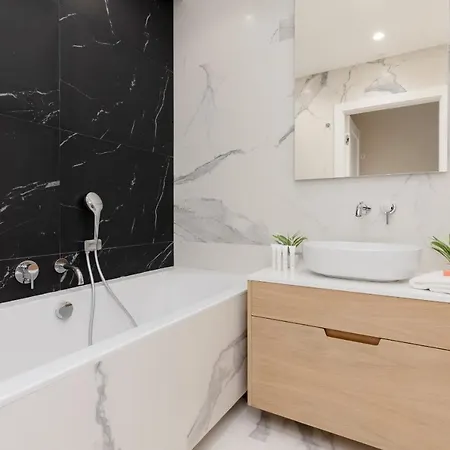 Deluxe Wronia 45 With Ac, Parking & Balcony By Renters Prestige Warszawa